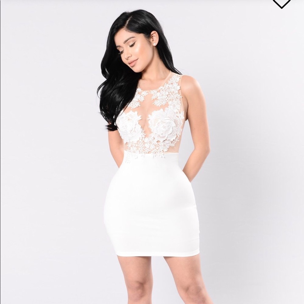 While lace illusion bodycon dress